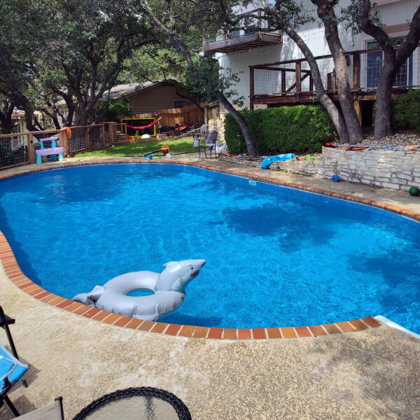 Clean water in the swinging pool