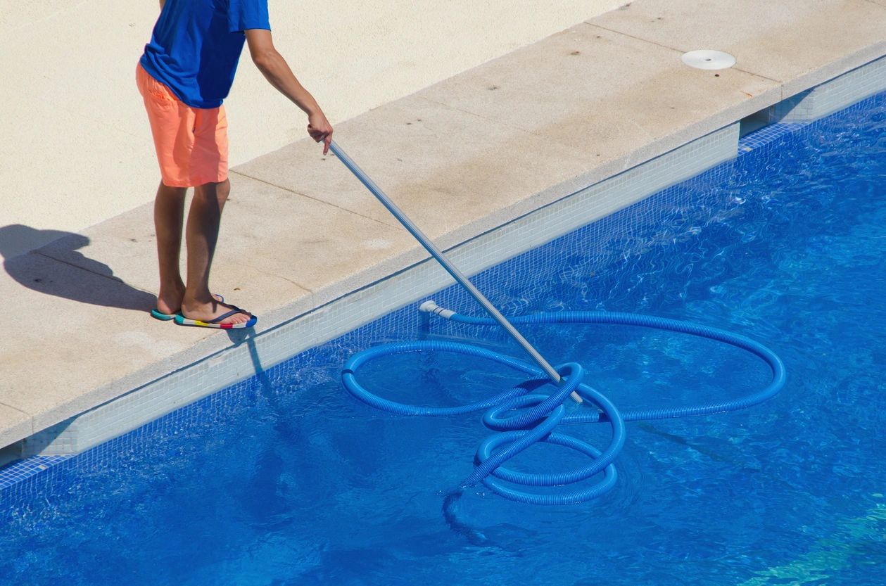 Man cleaning pool in Austin Texas