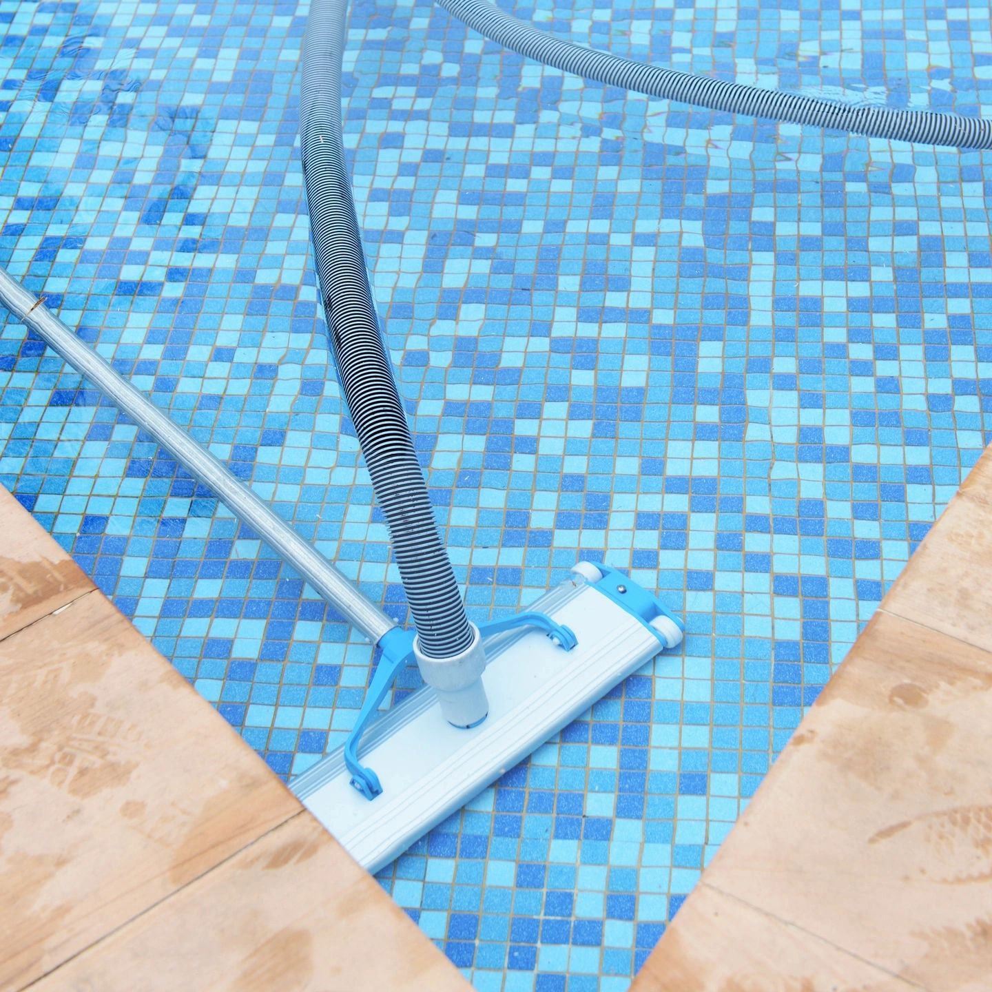Cleaning a pool in Austin Texas